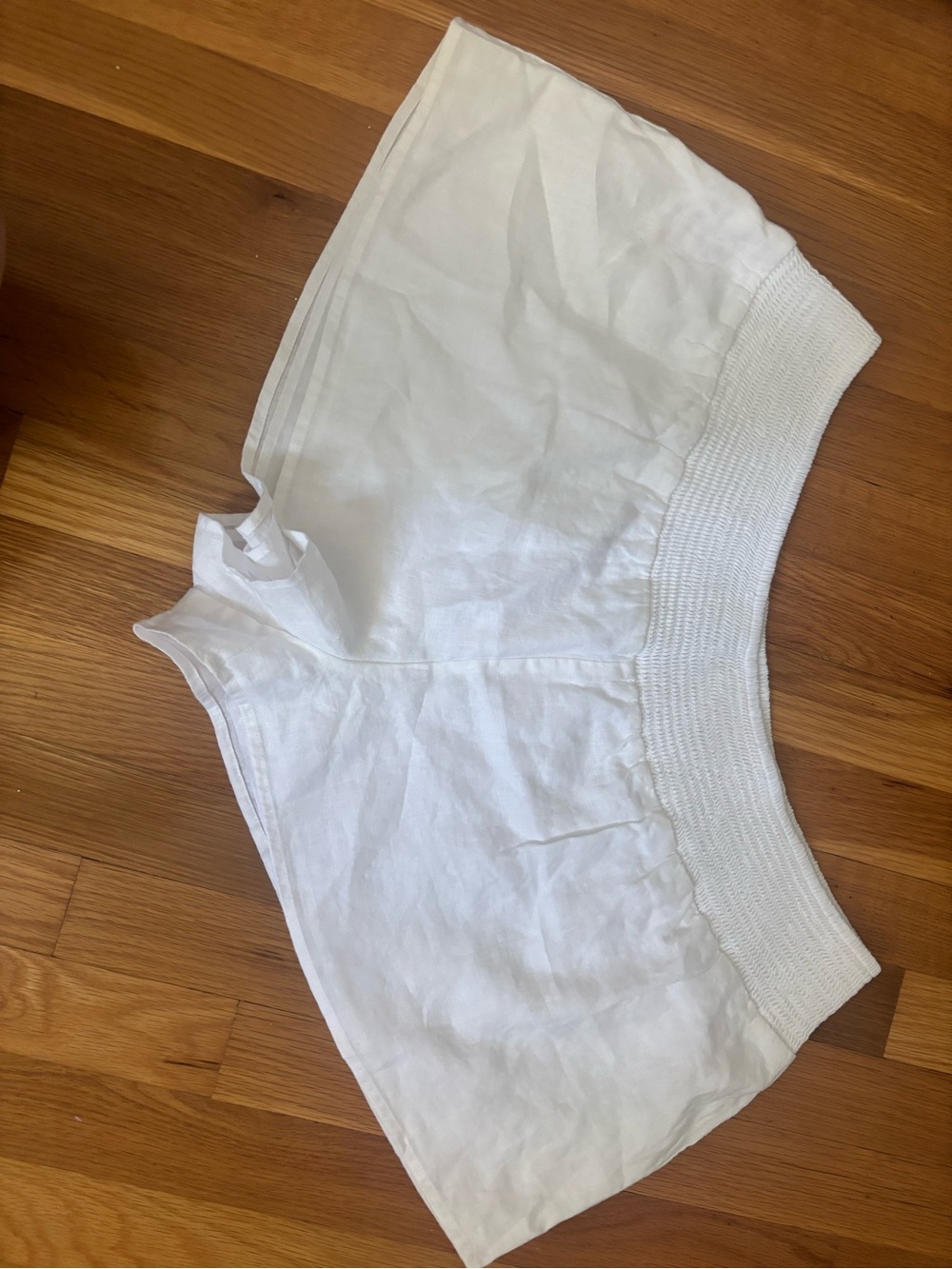 White Aritzia flowy shorts. New with tags.